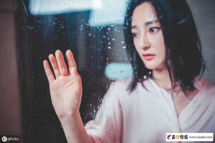 Ta伤透了心，该怎样去挽回，苦苦哀求吗？_情感
