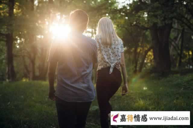 老公背着我和他初恋女同学睡在了一起_情感