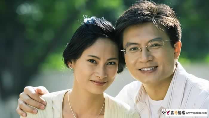 五十岁丈夫的倾诉：妻子出轨会有三种信号，原来一直被忽视 ?_情感