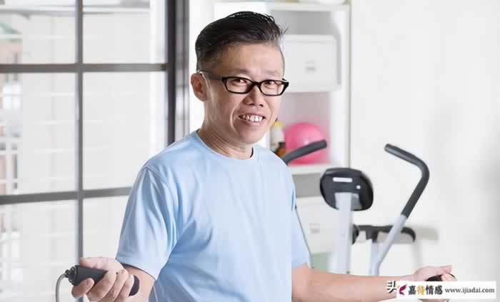 五十岁丈夫的倾诉：妻子出轨会有三种信号，原来一直被忽视 ?_情感