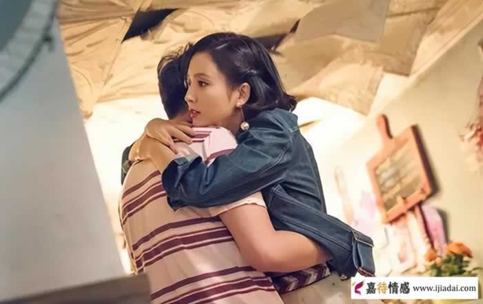 婚前劈腿和婚后出轨的性质一样么？_情感