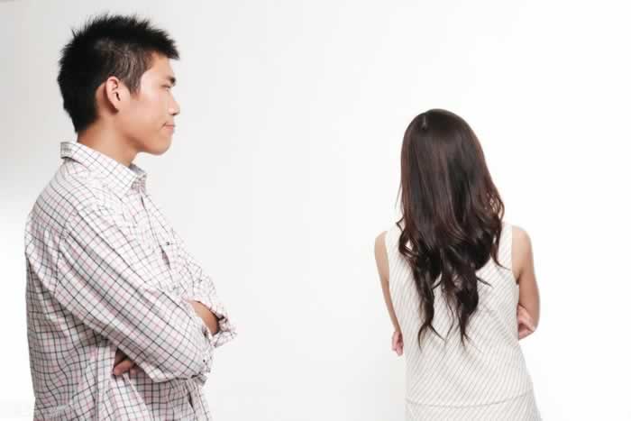 前男友哪些状态证明他心里还有你？这些标志说明他还很在乎你_情感