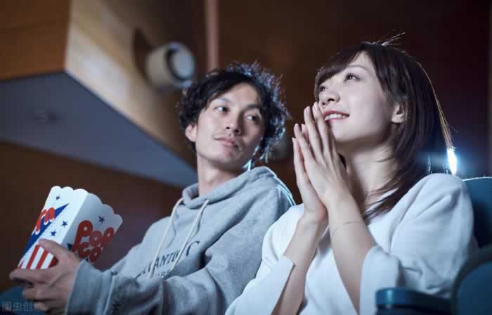 跟异性朋友合照刺激男友关心，要慎重使用这个小心思？_情感