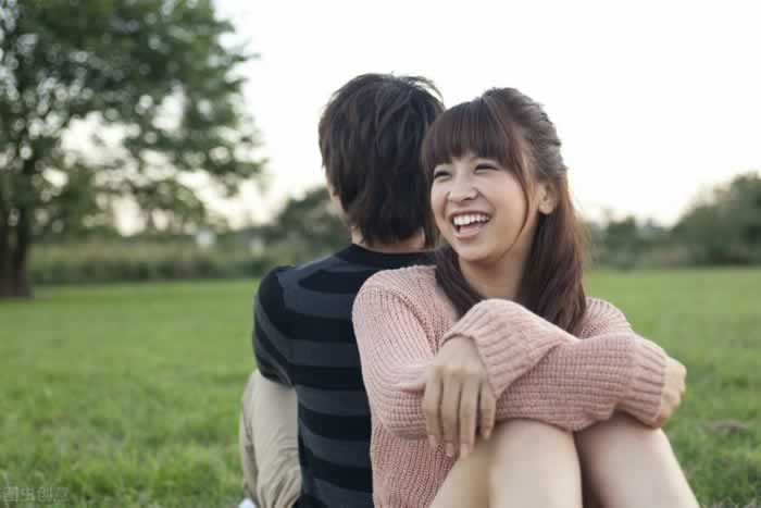 跟异性朋友合照刺激男友关心，要慎重使用这个小心思？_情感