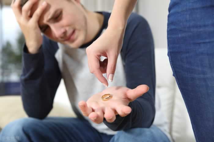 分手如何挽回，记住三个不要，二次吸引要做到两件事_情感