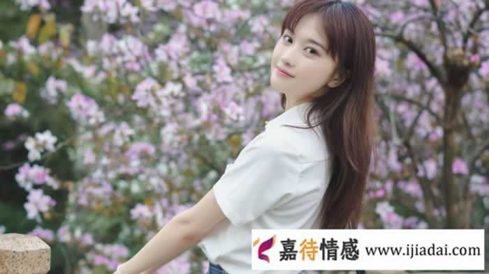 女人11种肢体语言 暴露了她内心最真实的想法_情感