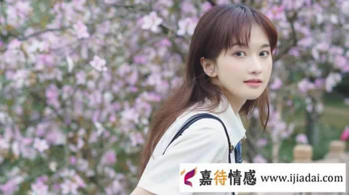 女人11种肢体语言 暴露了她内心最真实的想法_情感