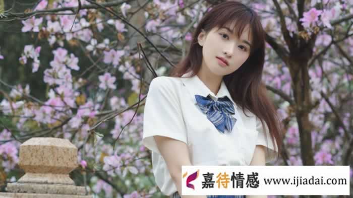 女人11种肢体语言 暴露了她内心最真实的想法_情感
