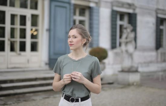 女朋友对我死心了，说我和她闺蜜走得太近，我该怎么挽回她？