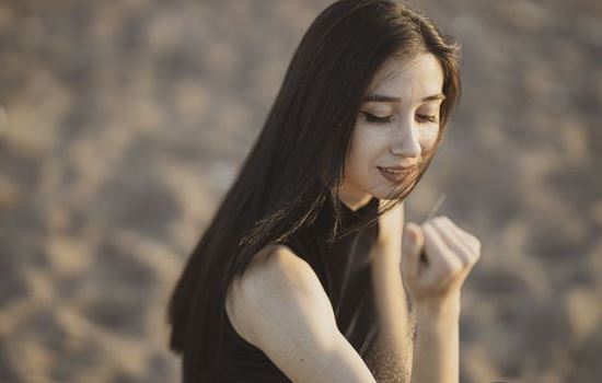 父母坚决不同意男朋友，说他年纪比我大，我该怎么办？