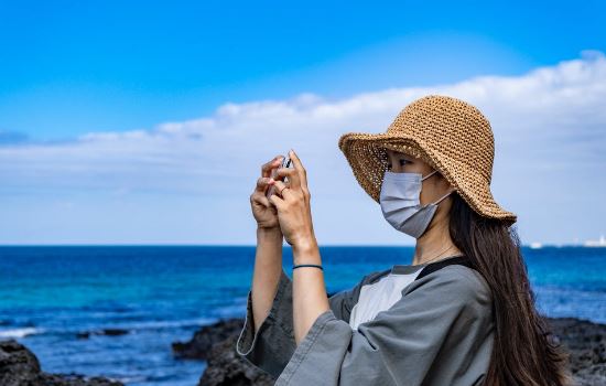 男朋友总跟异性聊天，我实在受不了了，怎么办才好？