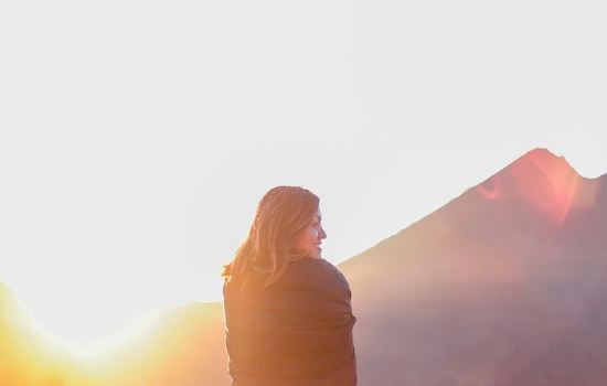 女友还想着前任，她说我们先冷静一下，该怎么挽回？