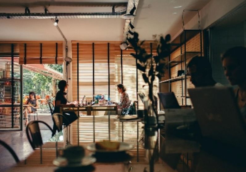 我和她是暧昧关系，现在她有了新欢，我要怎么挽回？