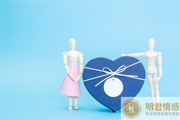 平淡期女生要不要主动-迈出第一步就输了吗
