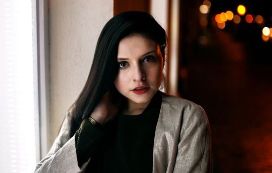 女友怀孕她父母不同意，让把孩子打掉怎么办？