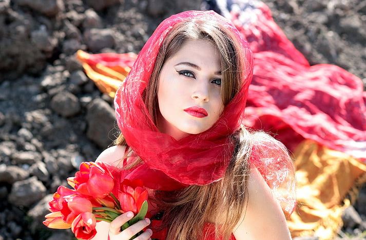 老婆想和我离婚又不见我该怎么办？还能不能挽回？