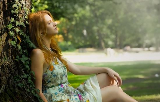 女友和其他男生的合照发朋友圈，女友劈腿的辨别方法