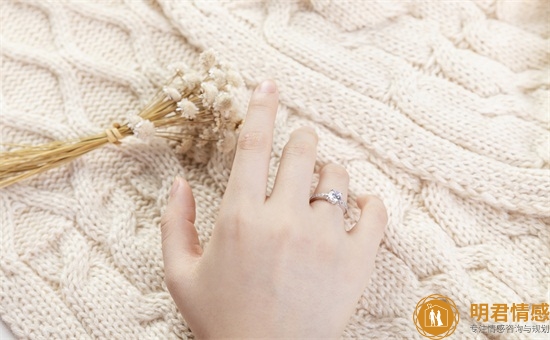 跟爱人分手了,失恋了心痛怎么办 跟爱人分手了,失恋了心痛怎么办