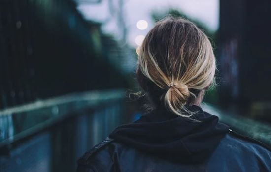 挽回有了新欢的女朋友，三个步骤教你修复感情