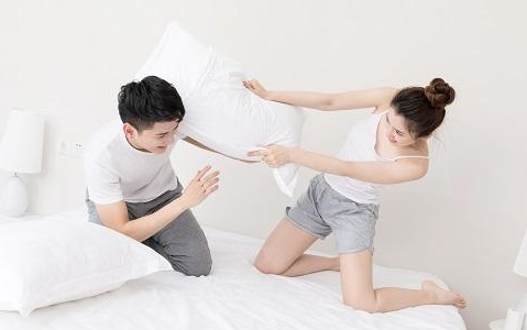 天蝎女假分手的表现:天蝎女越在乎越不理